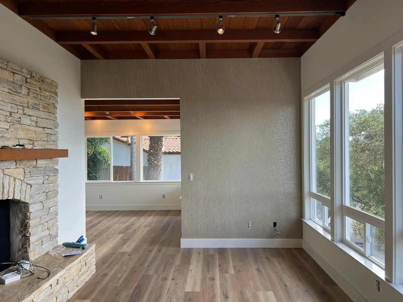 Overview of wallpaper installation services by Moe's Wallcoverings